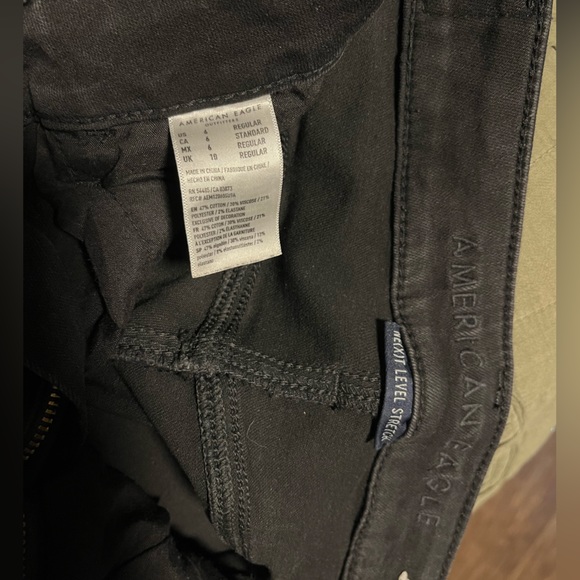 American Eagle hi-rise jegging, size 6, ripped, black - Picture 2 of 3